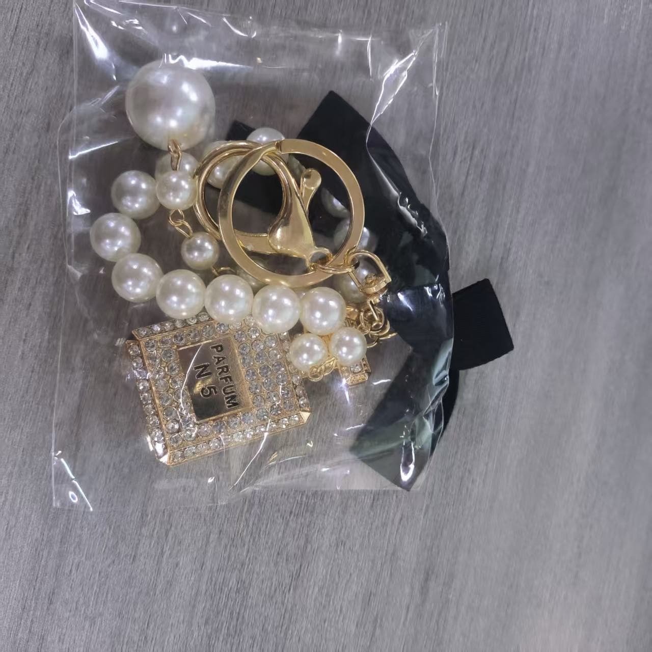 ReignSword Pearl Bow Perfume Purse Keychain for Women, Elegant Crystal Perfume Bottle Key Ring, Bling Car Key Chain & Handbag Charm (White) - 6