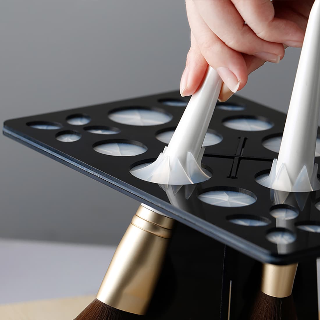 28 Hole Makeup Brush Drying Rack with Mat Keep Countertop Drying, Folding Makeup Brush Holder, Air Tree Tower Stand Organizer Comes with Mat - 4