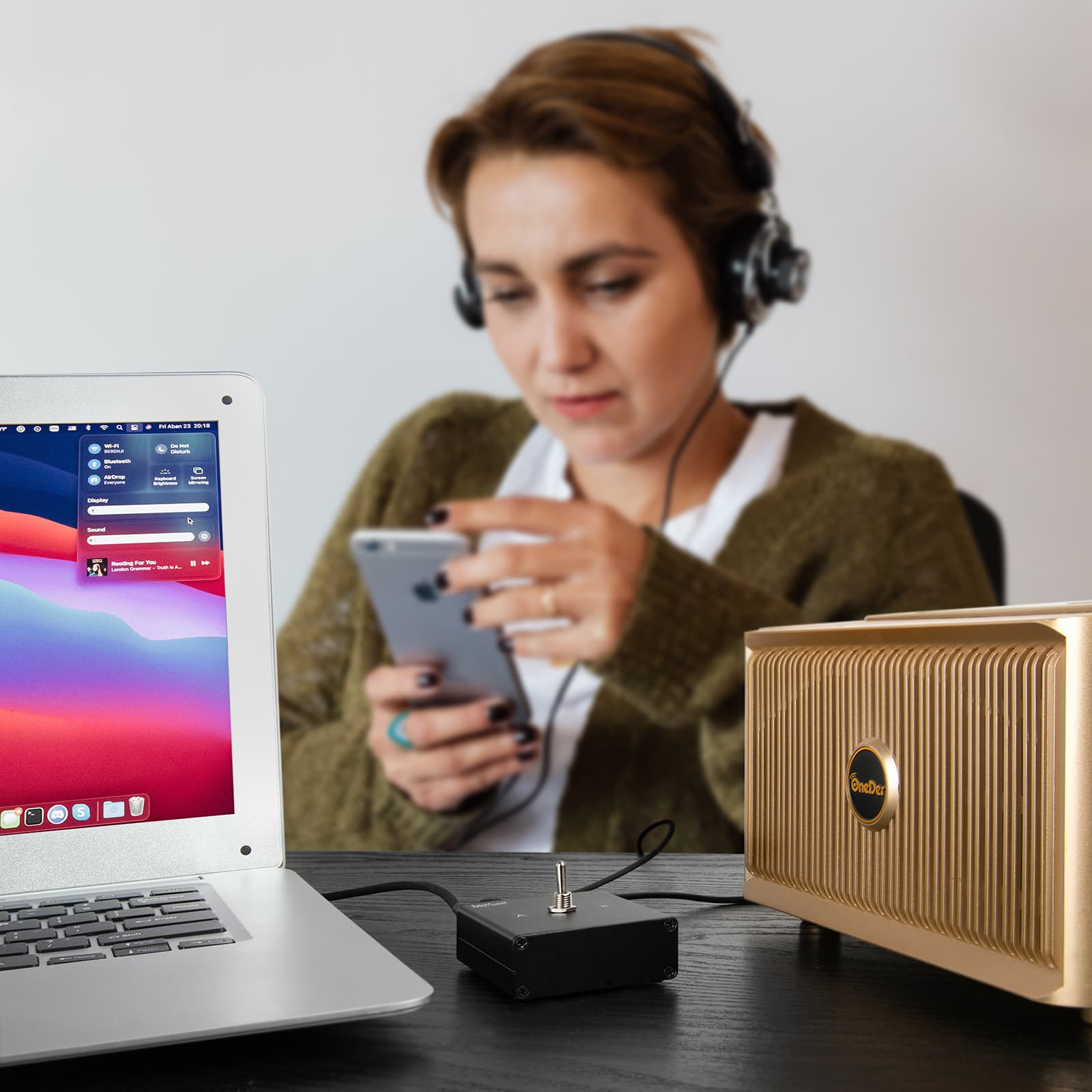 3.5 mm Audio Switcher, 2 Ports Audio Splitter Box (2 In 1 Out / 1 In 2 Out) Mini Headphone Manual Selector Converter with Bonus 47.2 in (120 cm) Cable, No External Power Required - 4