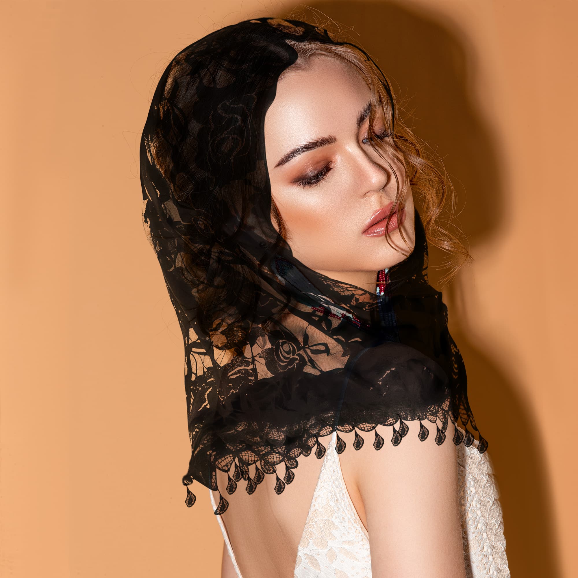 ReignSword 2 Pcs Triangle Lace Mantilla Veil Tulle Scarf, Lace Head Coverings for Women, Veils For Church Catholic (White and Black) - 3